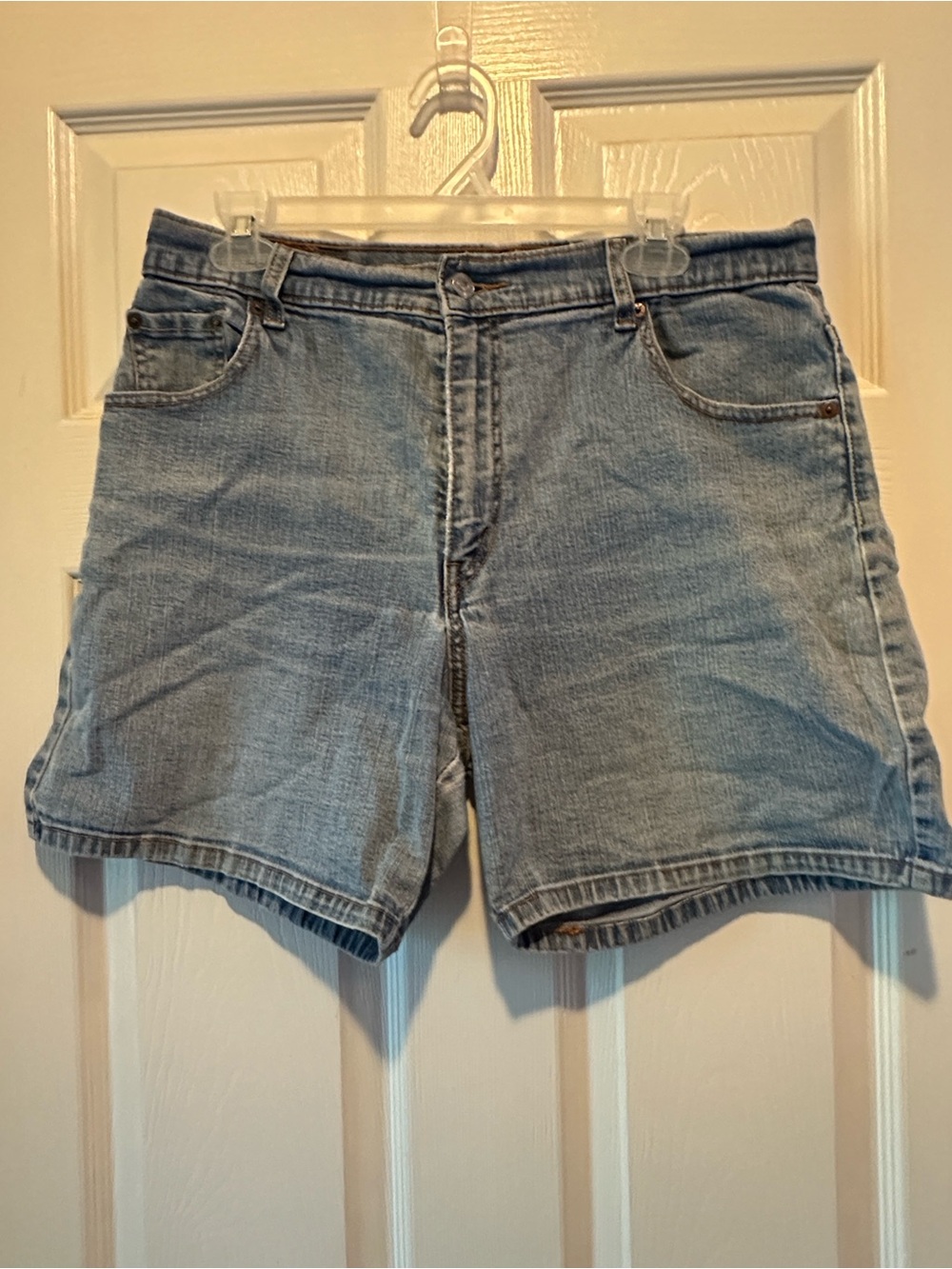 Vintage Levi’s 550 relax fit denim shorts women’s size 14